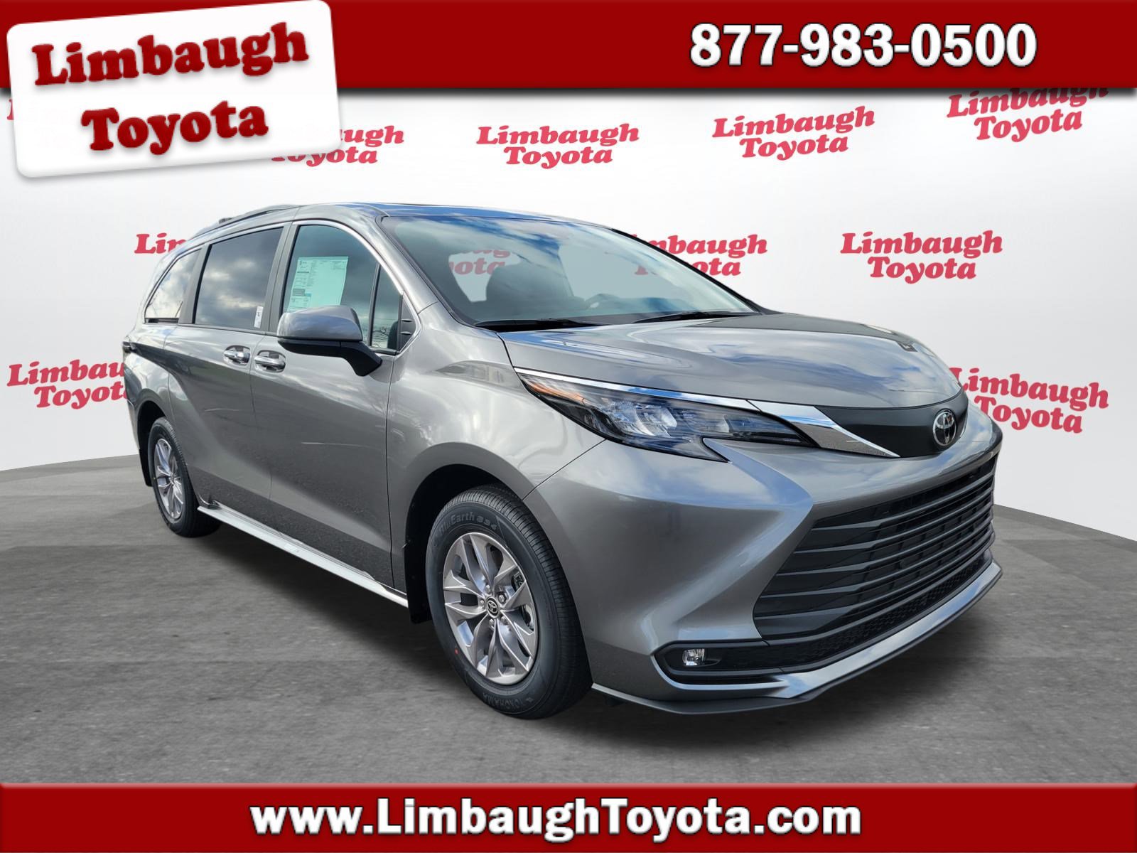 2026 Toyota Sienna XLE's photo