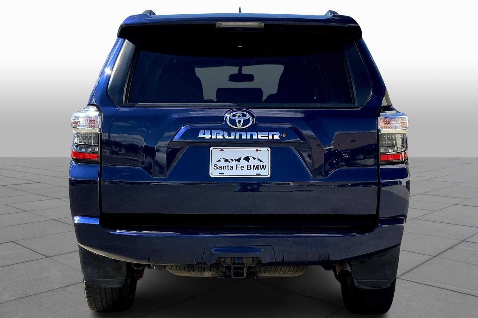 2019 Toyota 4Runner SR5 photo 4