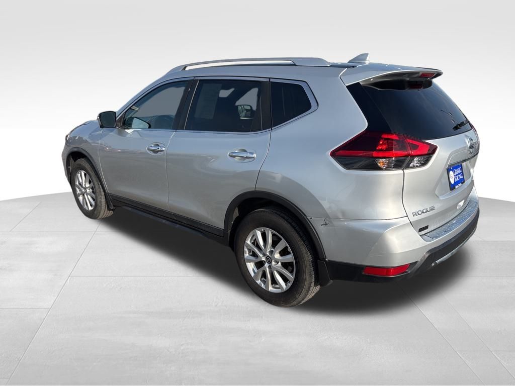 2018 Nissan Rogue SV photo 3