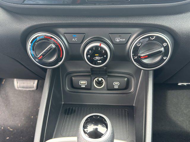 2025 Hyundai Venue SE photo 25