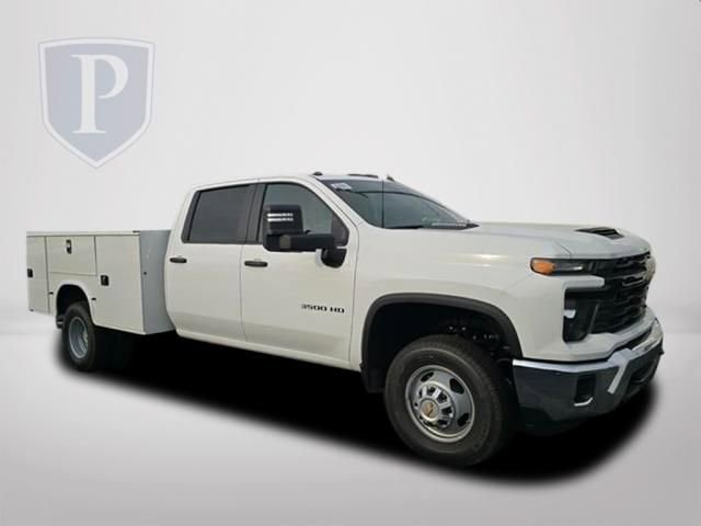 2026 Chevrolet Silverado 3500HD Work Truck photo 2