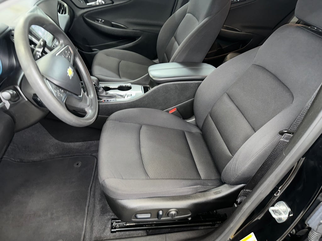 2022 Chevrolet Malibu 1LT photo 2