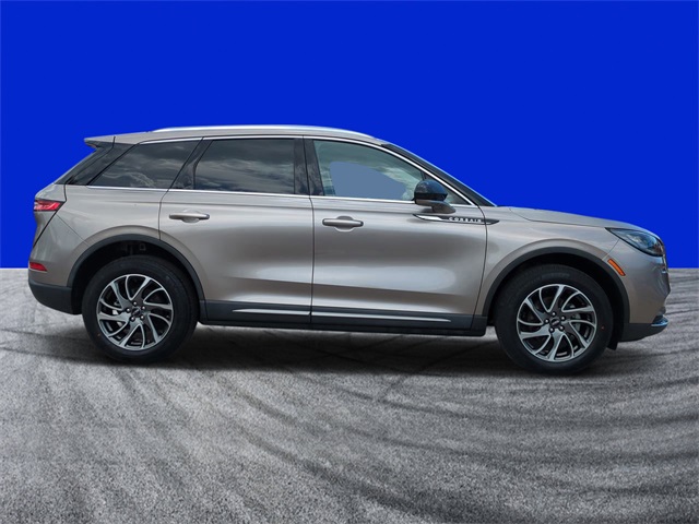 2021 Lincoln Corsair Standard photo 2