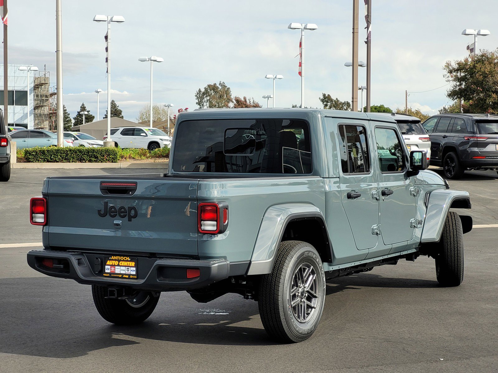 2025 Jeep Gladiator Sport S photo 3