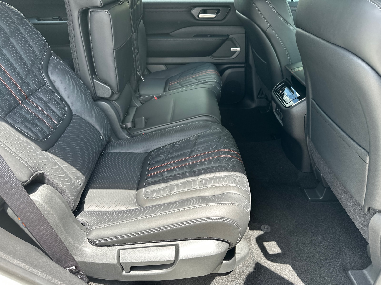 2025 Nissan Armada photo 13