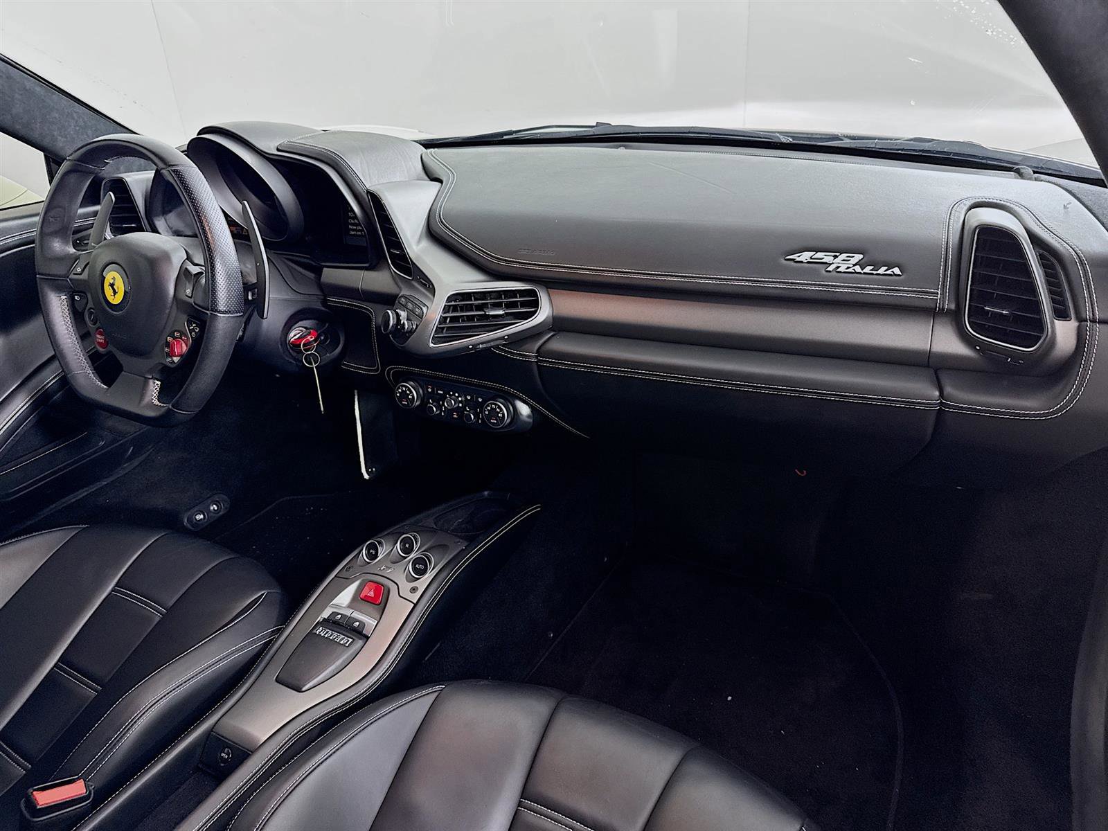 2014 Ferrari 458 Italia Base photo 18