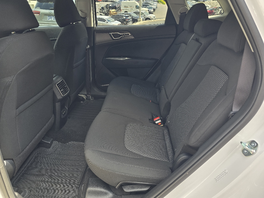 2026 Kia Sportage LX photo 4
