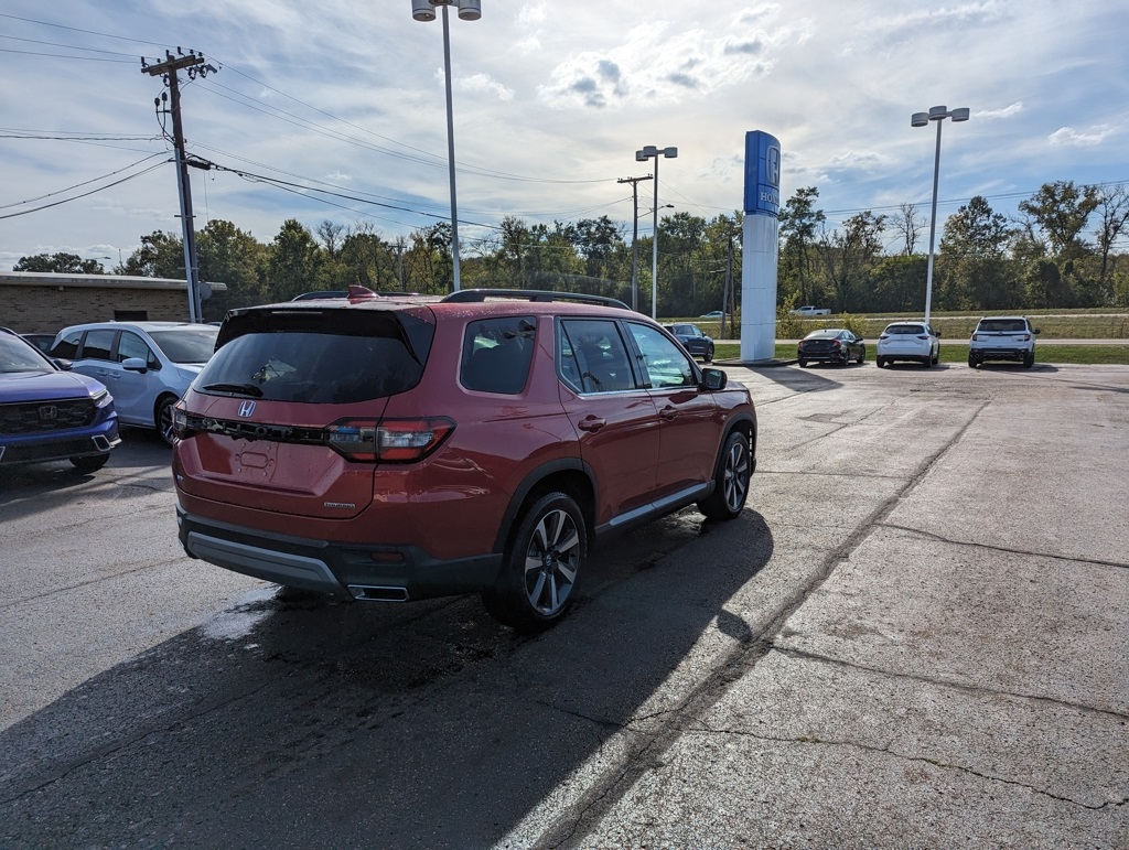 2025 Honda Pilot Touring photo 2