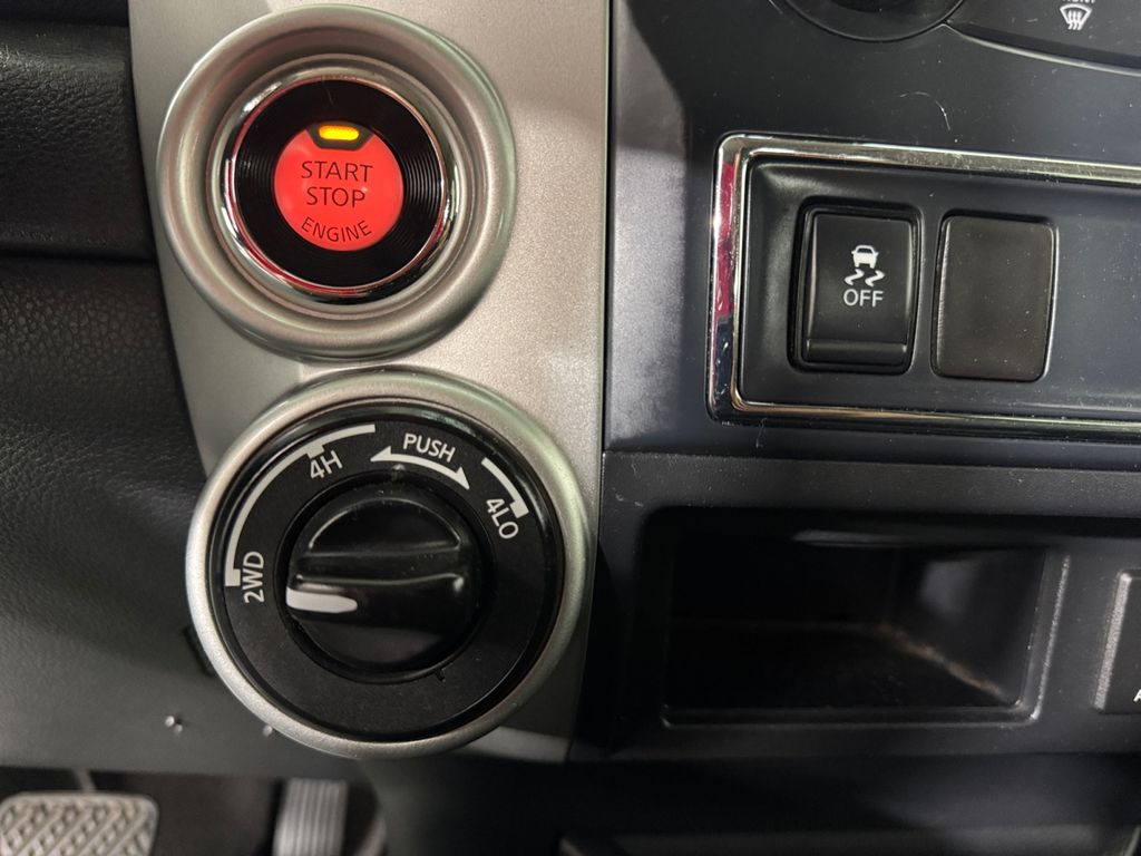2017 Nissan Titan SV photo 24