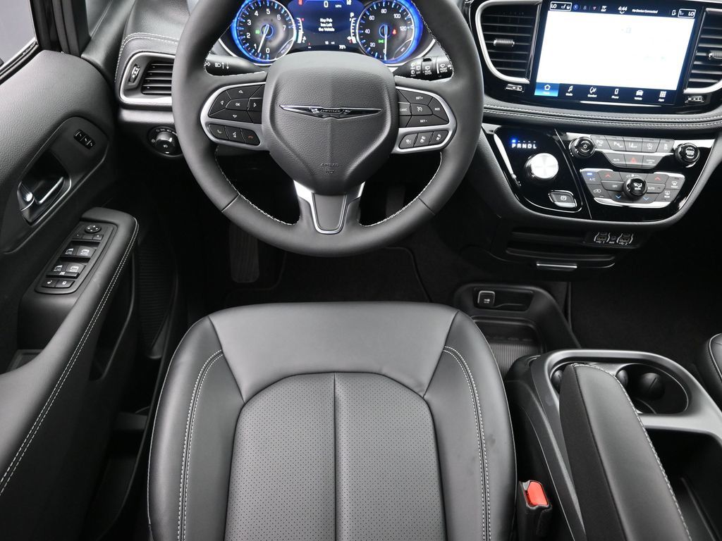 2025 Chrysler Pacifica photo 11