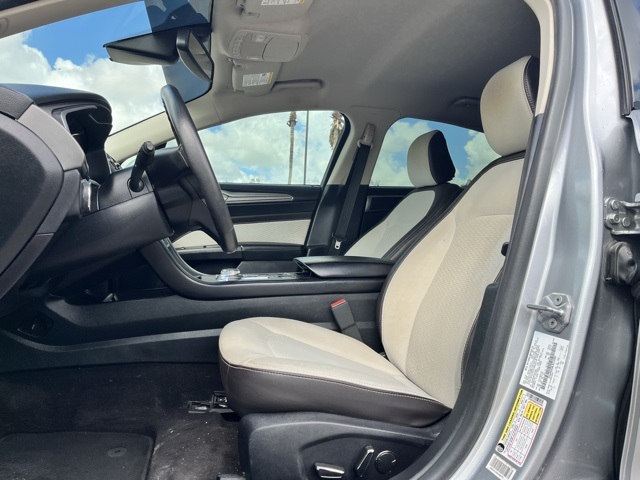 2020 Ford Fusion SE photo 12