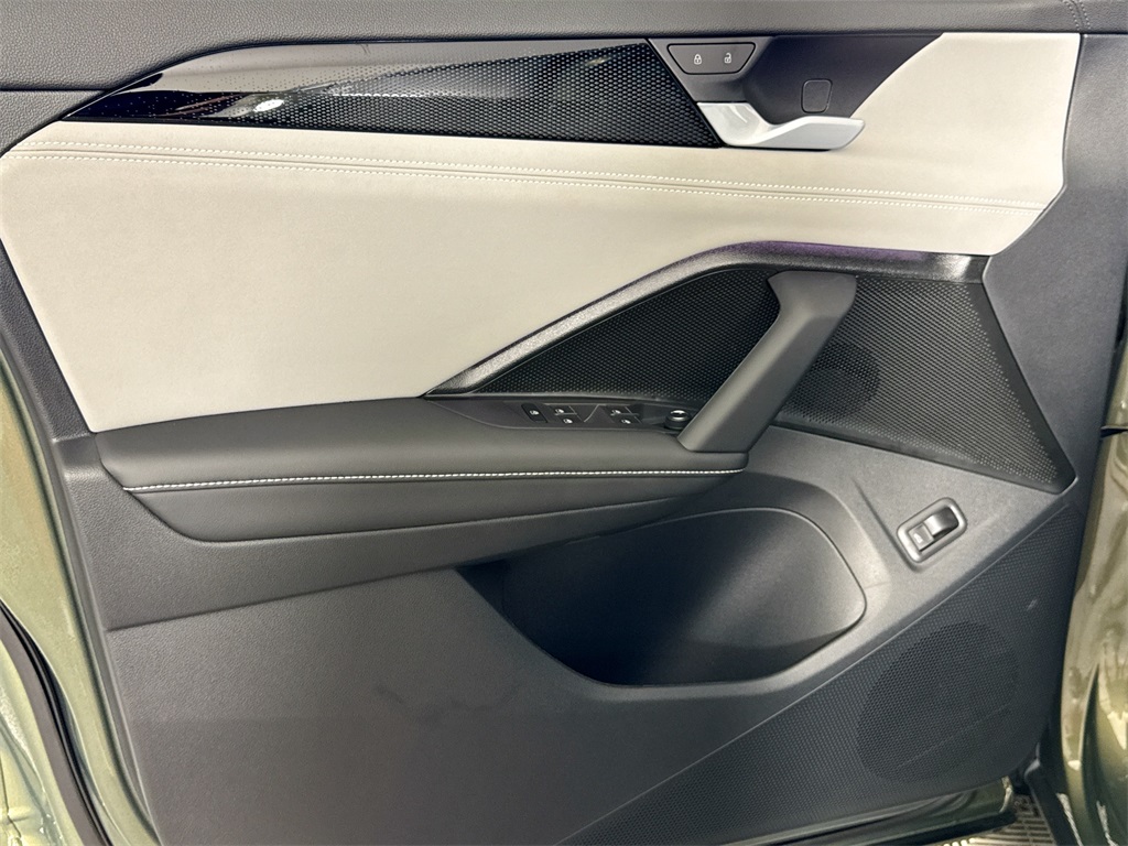 2025 Volkswagen Tiguan SE R-Line Black photo 22