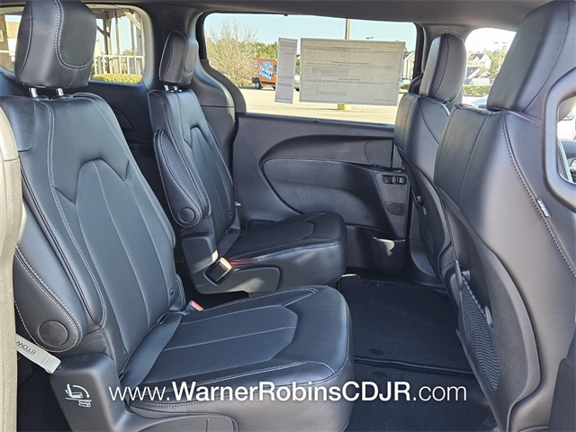 2025 Chrysler Voyager LX photo 16