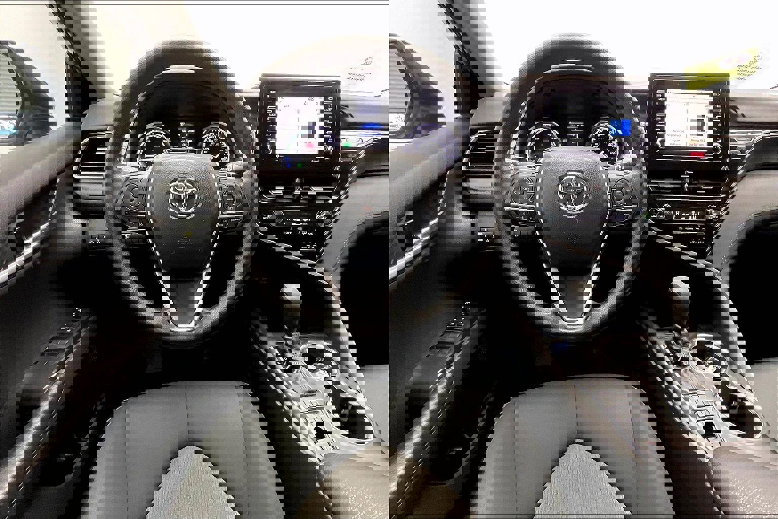 2021 Toyota Camry Hybrid LE photo 2