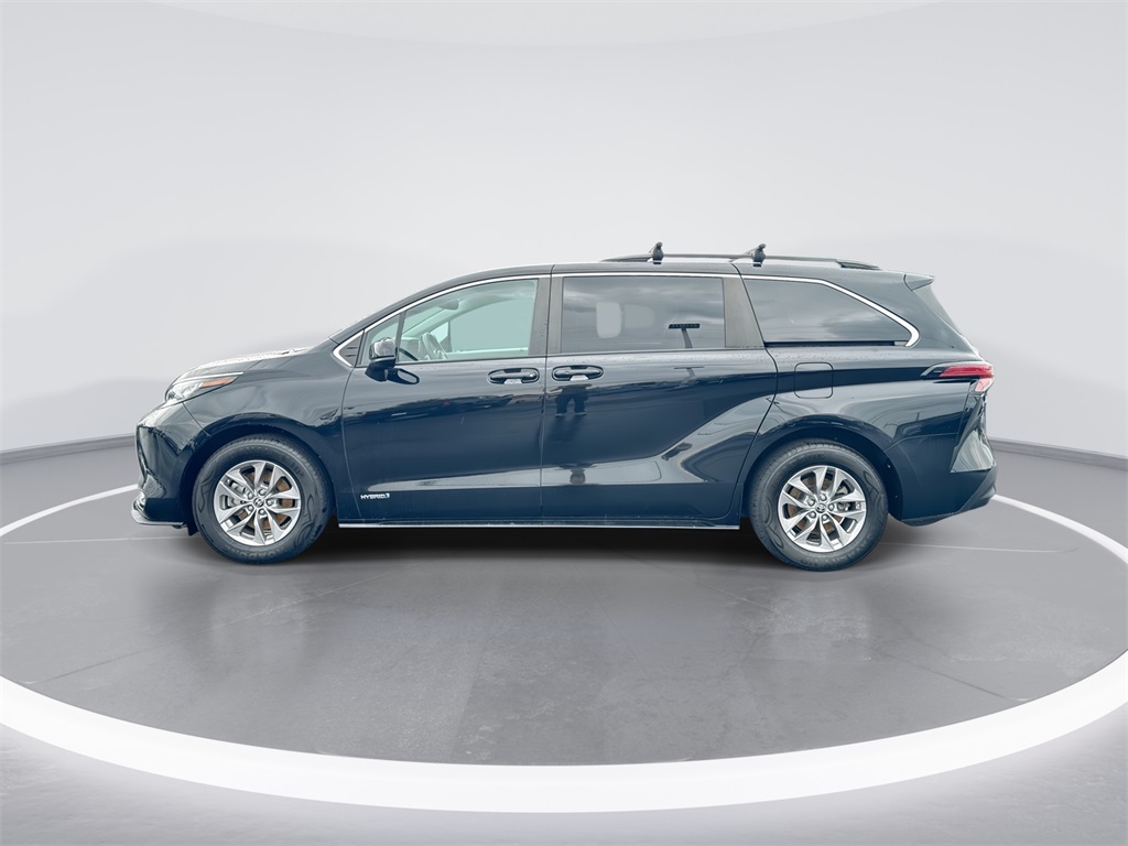2021 Toyota Sienna LE photo 5