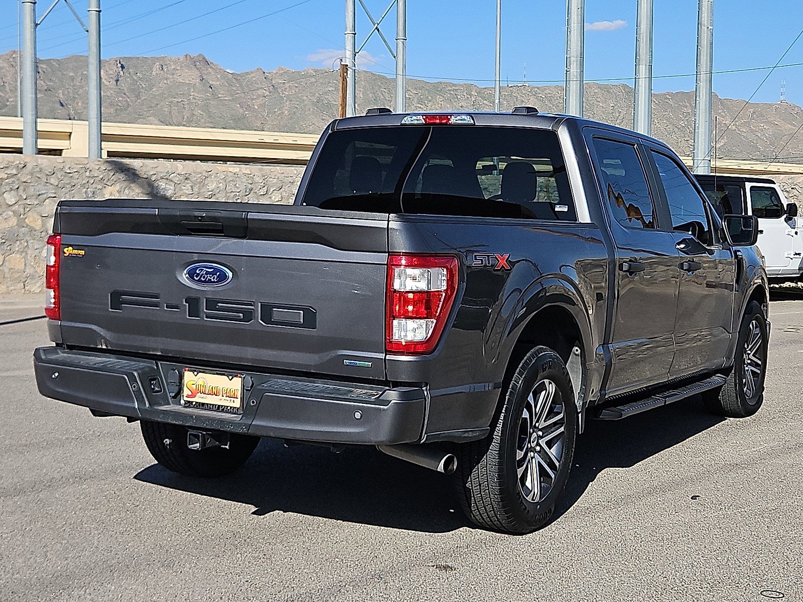 2022 Ford F-150 XL photo 4