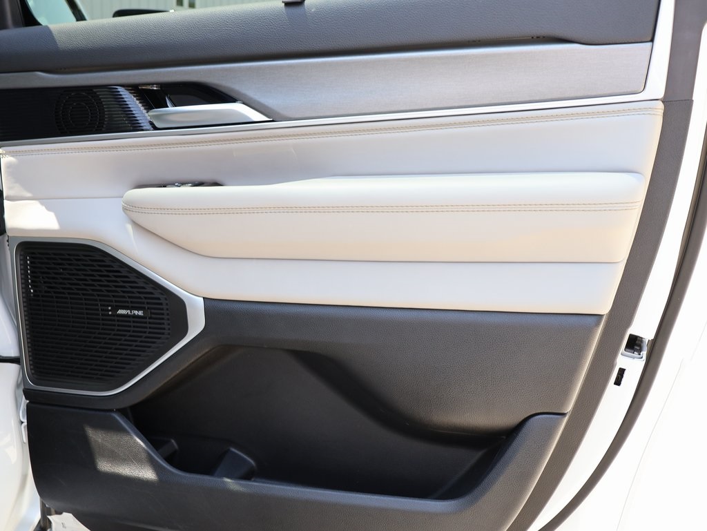 2025 Jeep Wagoneer L Series III photo 11