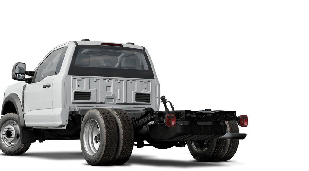2025 Ford F-550 photo 2