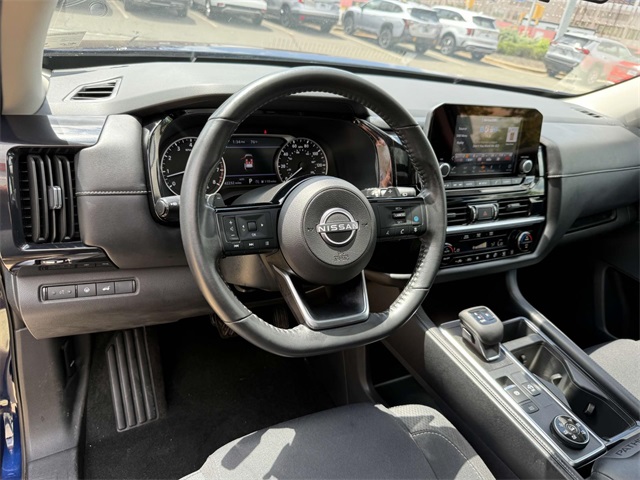 2023 Nissan Pathfinder SV photo 2