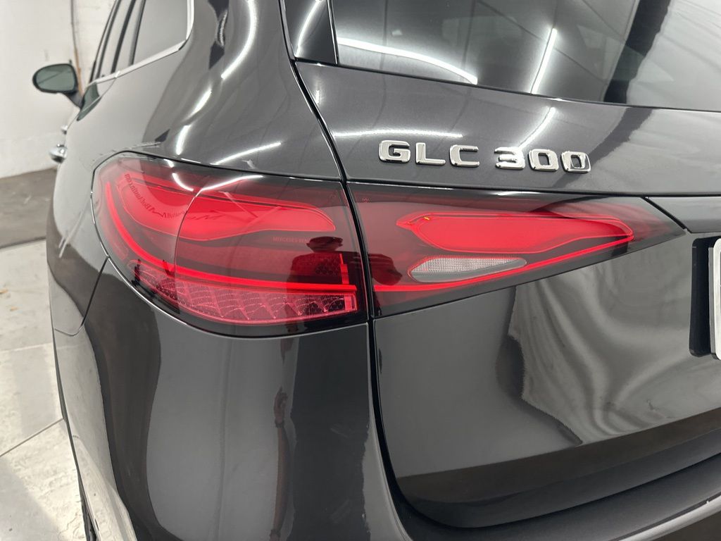 2025 Mercedes Benz GLC 300 photo 27