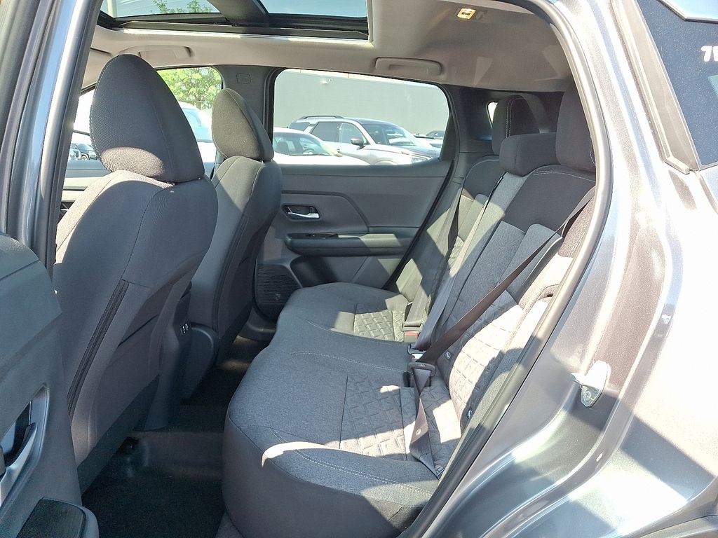 2025 Nissan Kicks SV photo 4