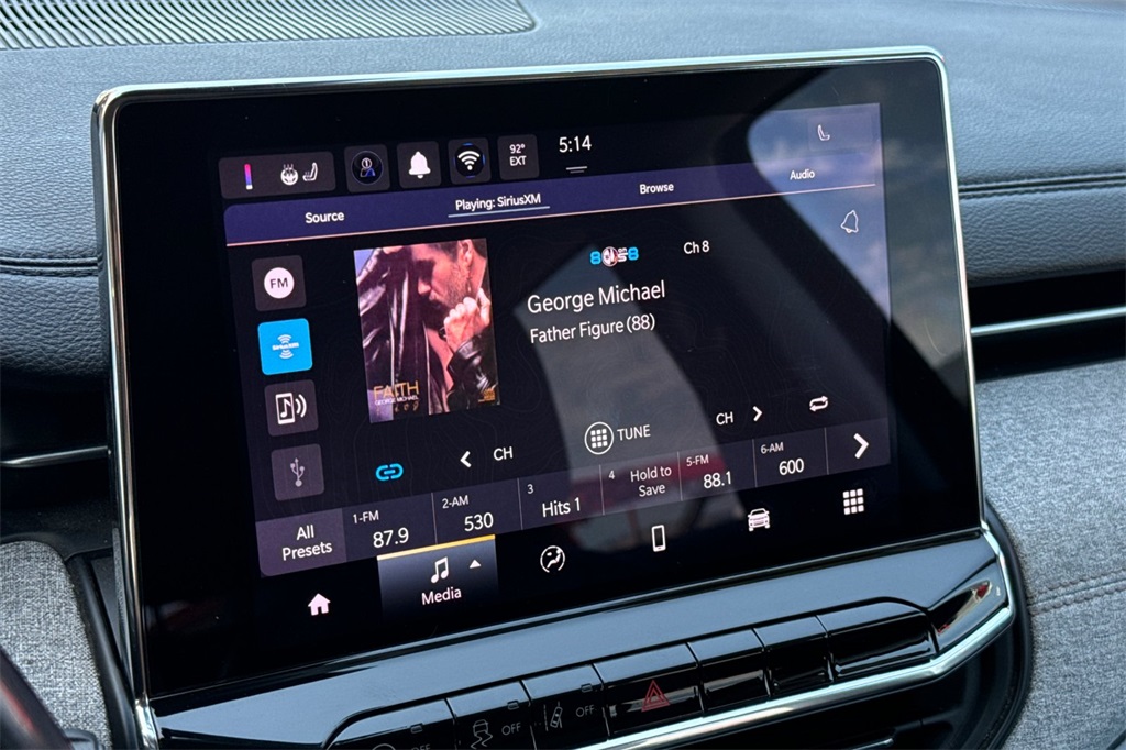 2022 Jeep Compass Latitude Lux photo 16