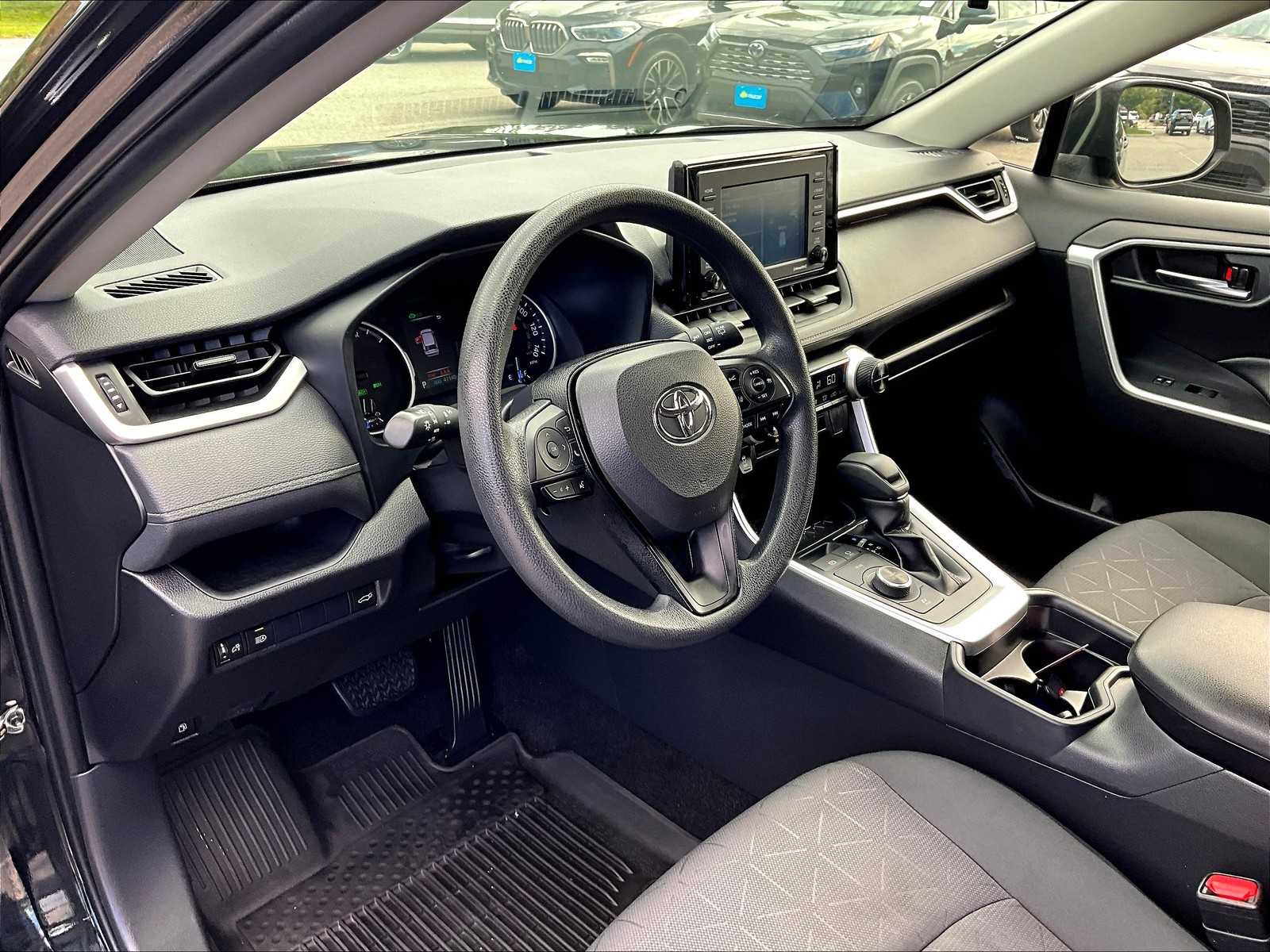 2021 Toyota RAV4 XLE photo 8