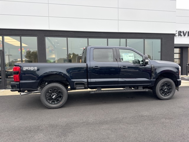 2025 Ford F-350 Lariat photo 2