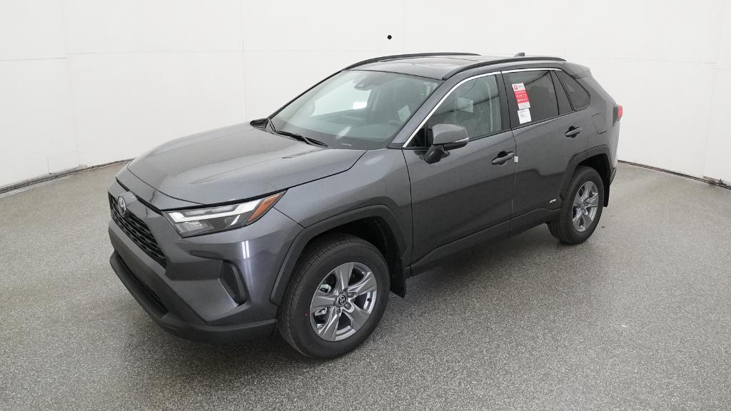 2025 Toyota RAV4 XLE's photo