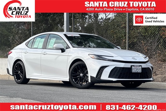 2025 Toyota Camry SE's photo