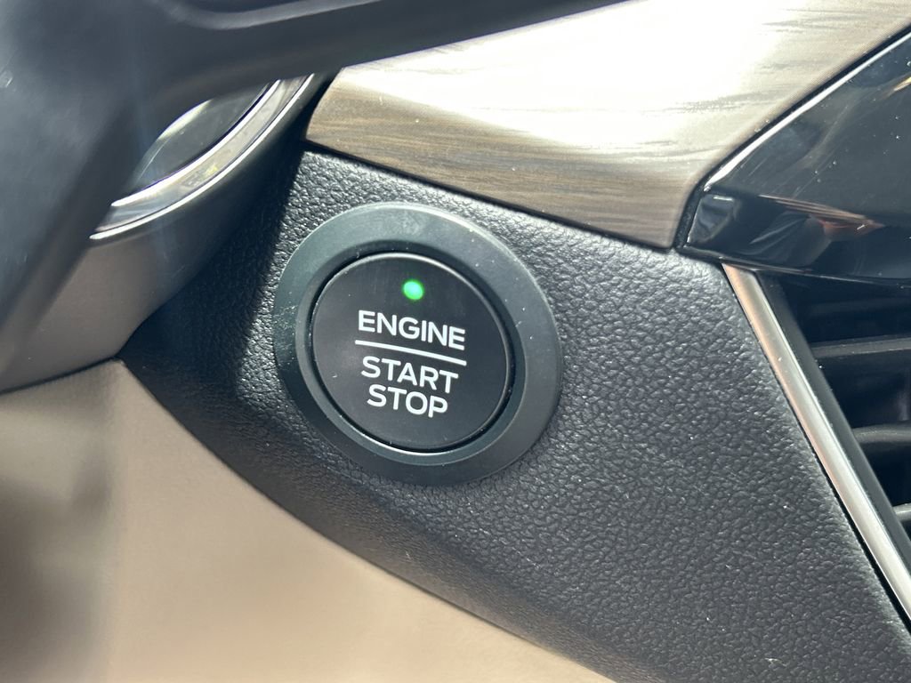 2020 Ford Escape Titanium Hybrid photo 26