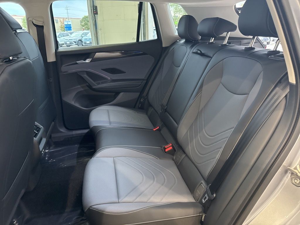 2025 Volkswagen Tiguan SE photo 16