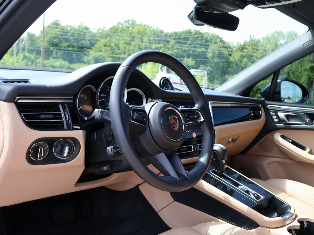 2024 Porsche Macan T photo 4