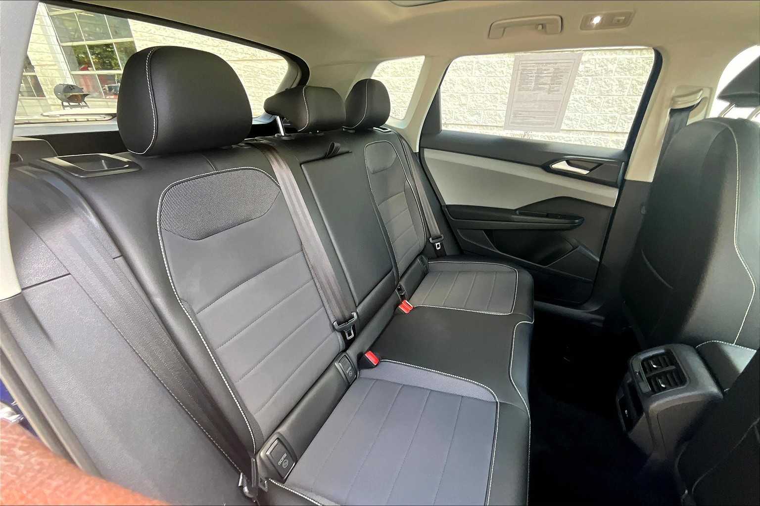 2023 Volkswagen Taos SE photo 18
