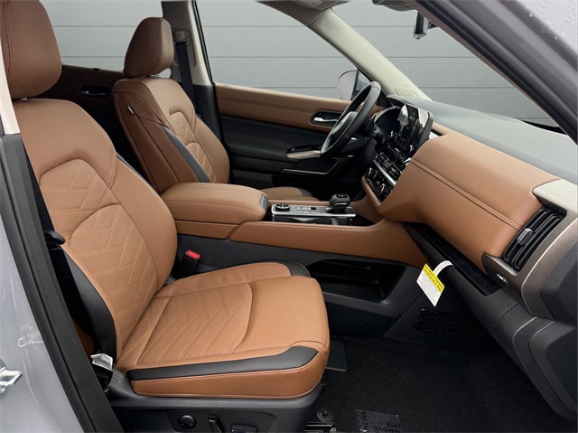 2025 Nissan Pathfinder Platinum photo 22