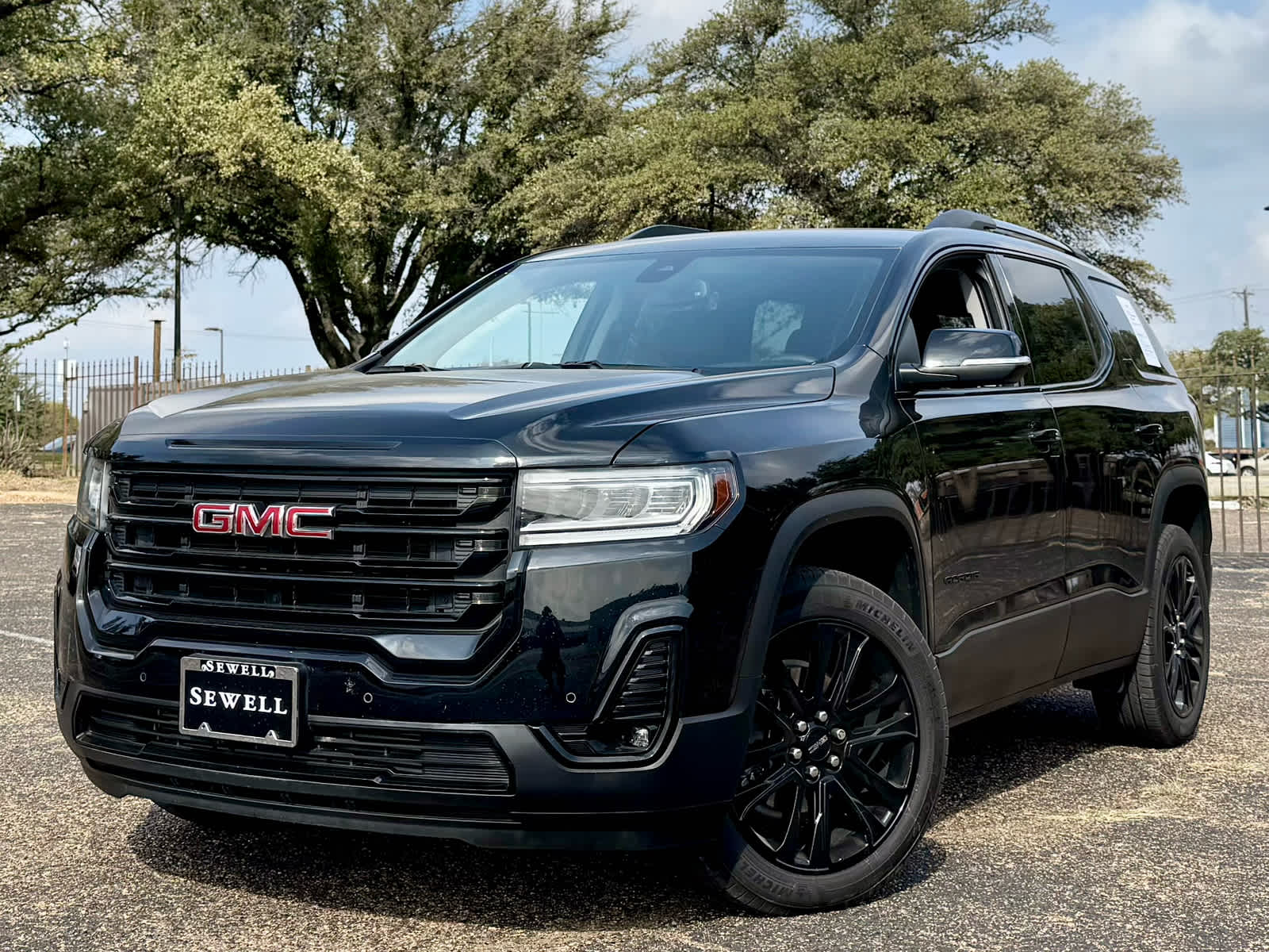 2023 GMC Acadia SLT's photo