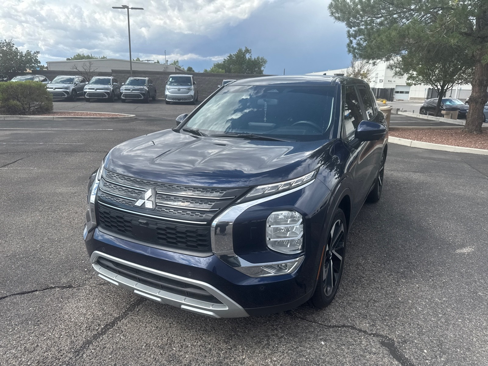Used 2024  Mitsubishi SE image 1
