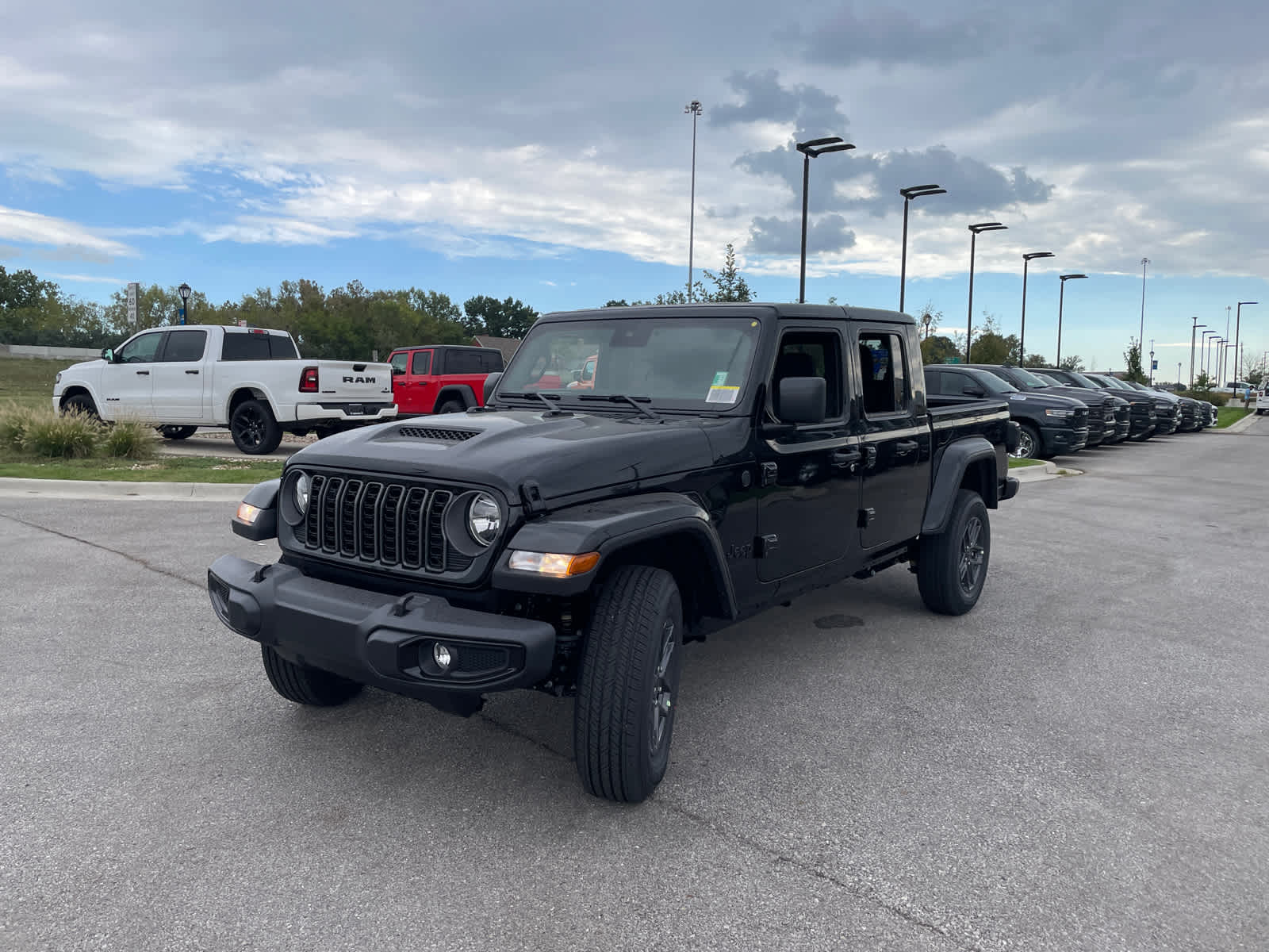 2025 Jeep Gladiator Sport S photo 4