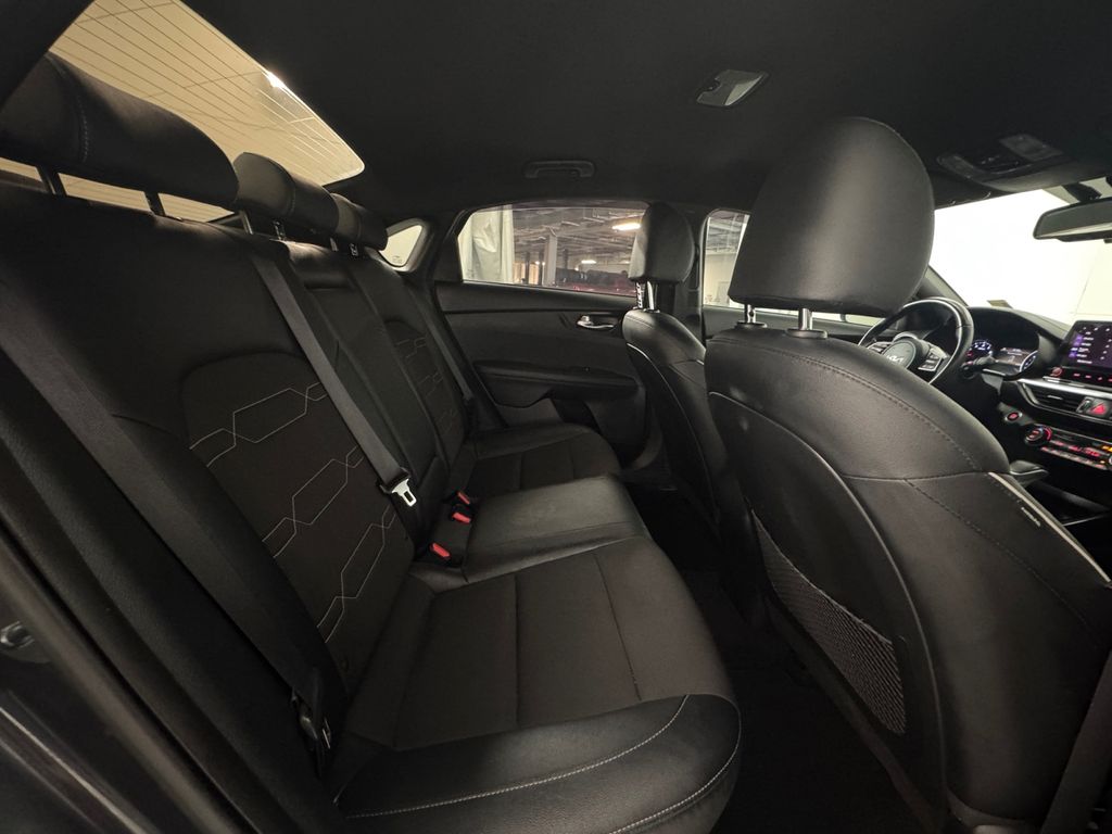 2023 Kia Forte GT-Line photo 17