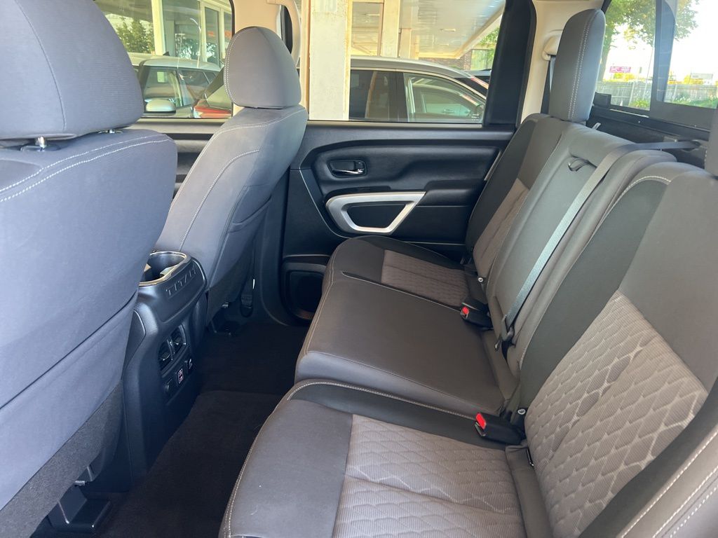 2024 Nissan Titan Crew Cab photo 5