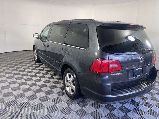 2011 Volkswagen Routan SE photo 14
