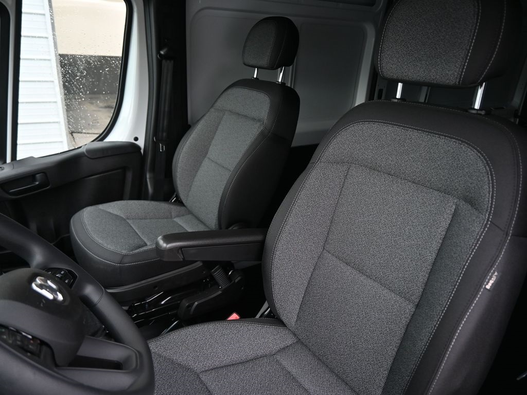 2025 Ram ProMaster 2500 photo 3