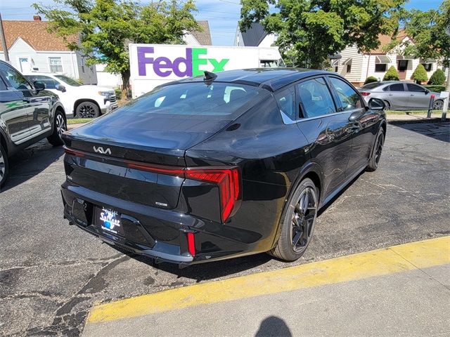 2025 Kia K4 GT-Line photo 3
