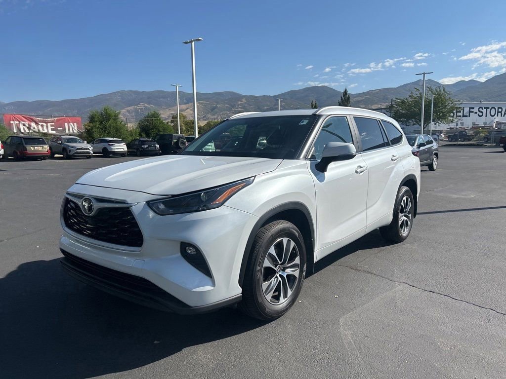 2024 Toyota Highlander XLE photo 8