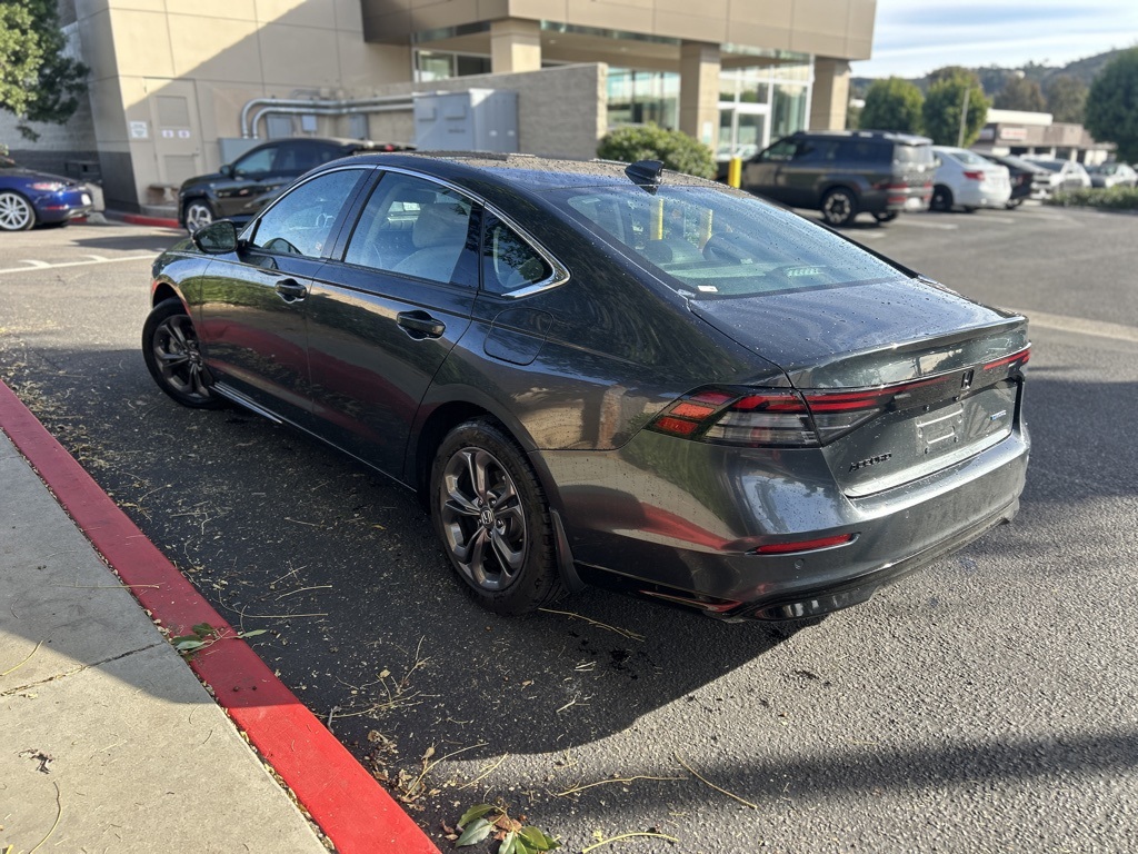 Used 2024 Gray Honda EX-L image 3