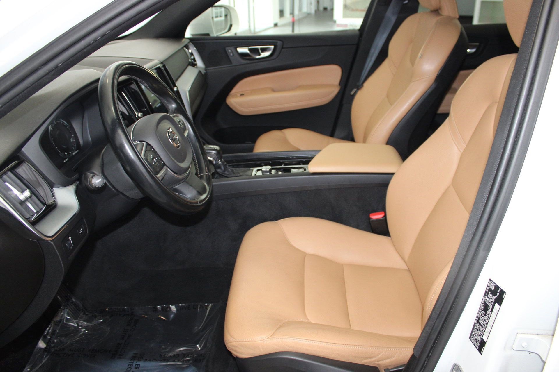 2020 Volvo XC60 T5 Momentum photo 4