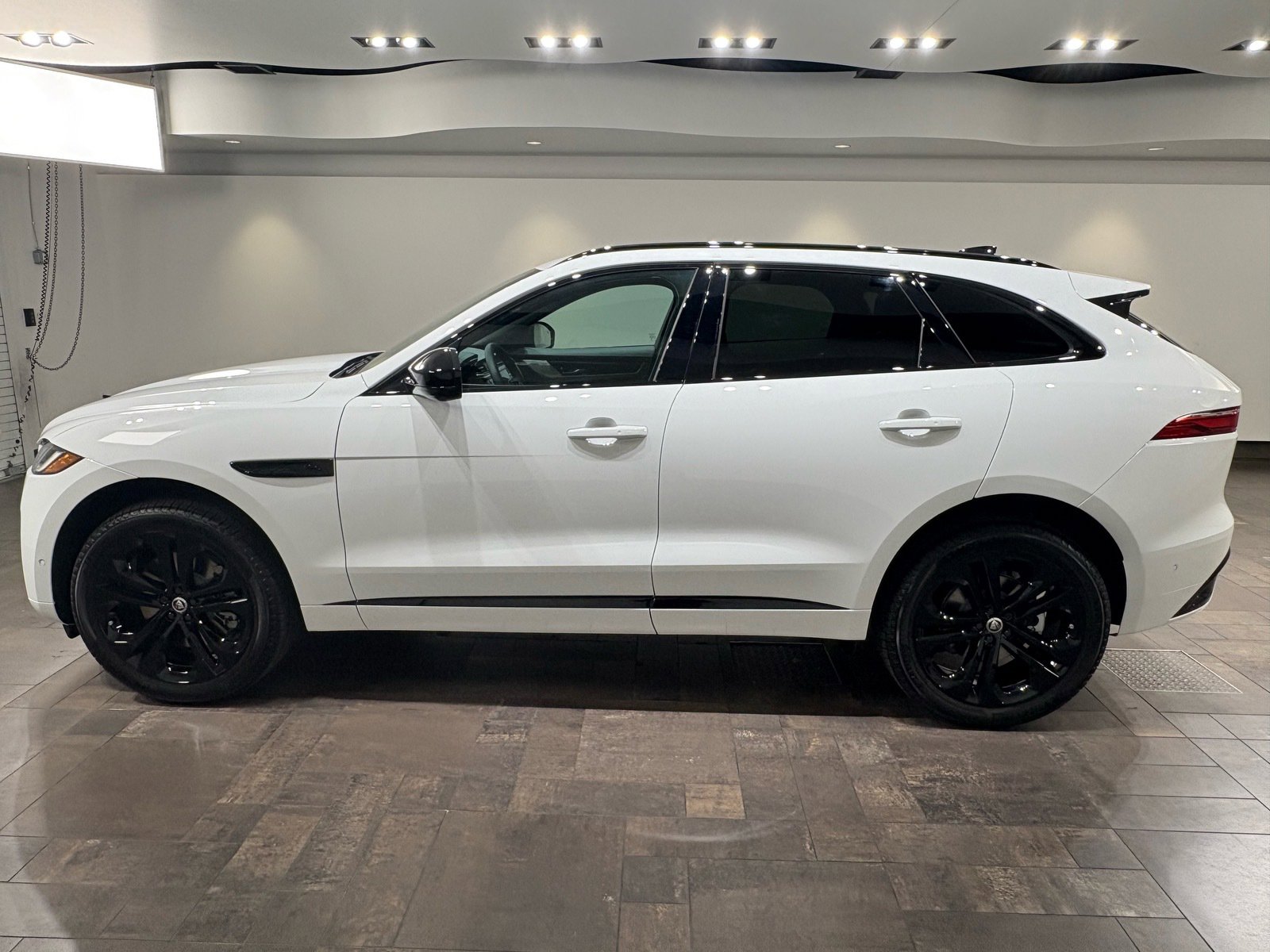 2026 Jaguar F-PACE R-Dynamic S P250 photo 2