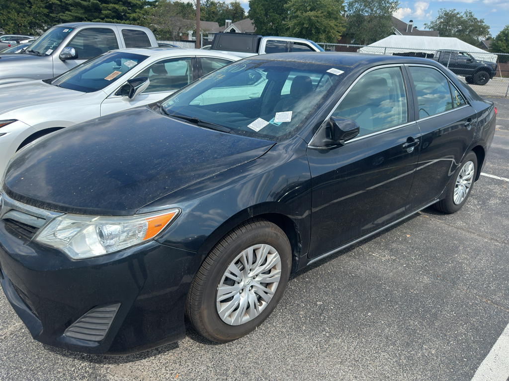 2012 Toyota Camry LE photo 2