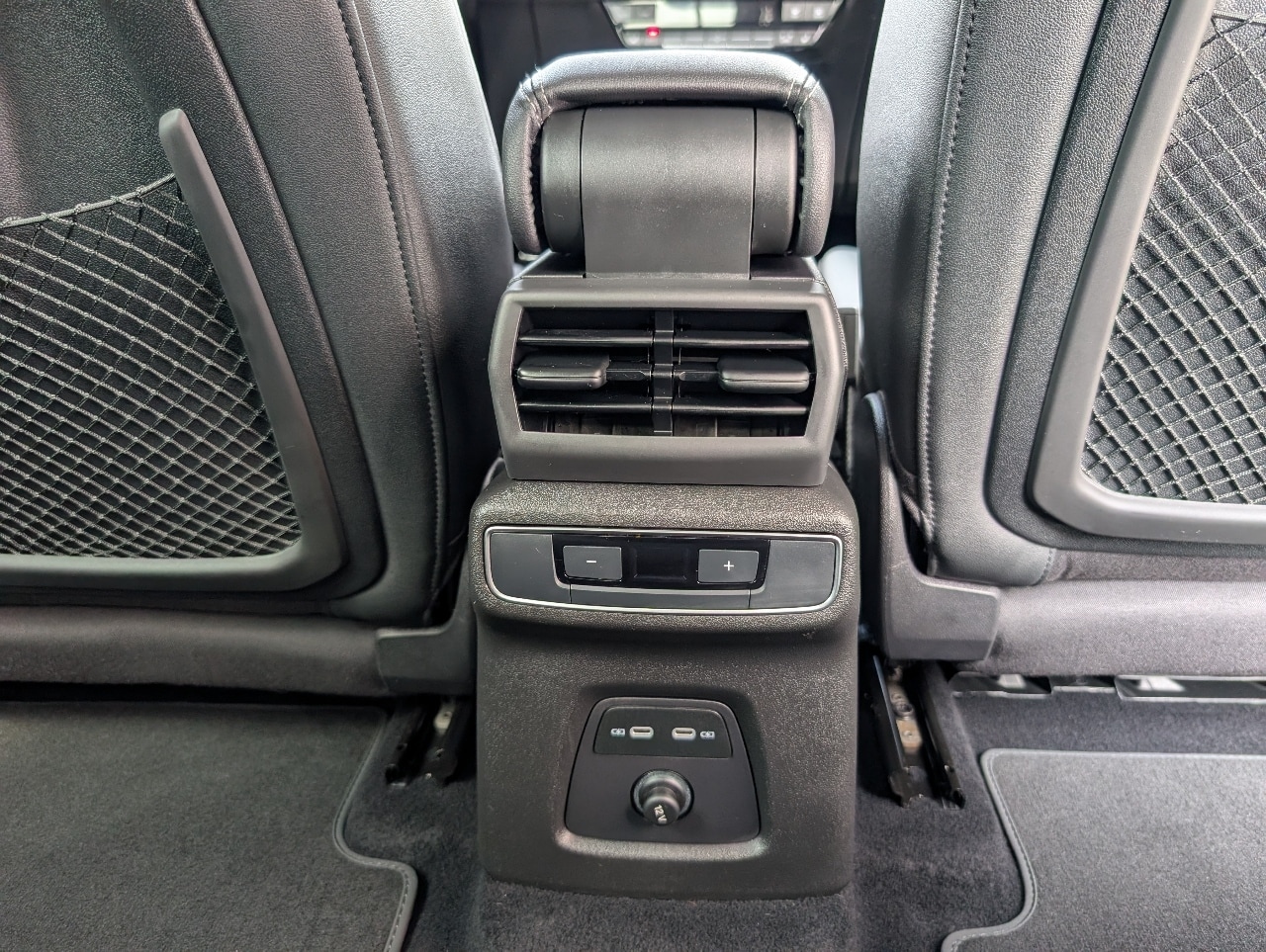 2024 Audi Q4 E-tron Prestige photo 8