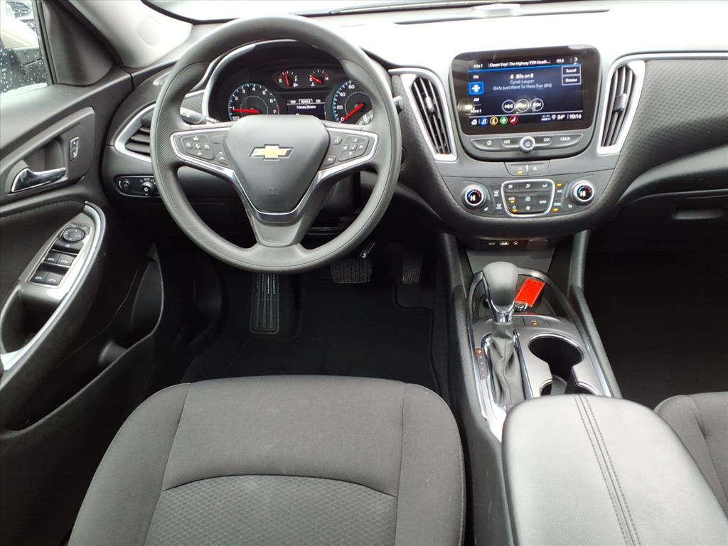 2024 Chevrolet Malibu 1LT photo 2